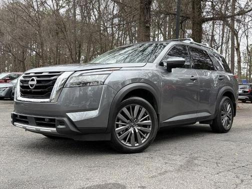 2025 Nissan Pathfinder SL