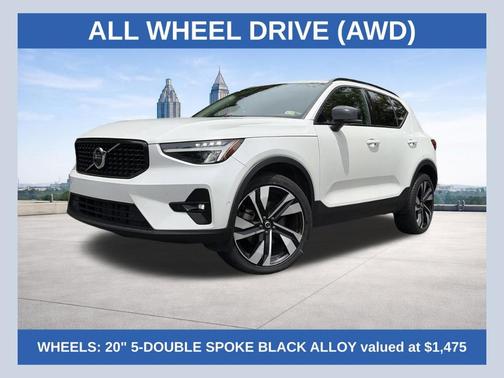Crystal White 2024 Volvo XC40 B5 Plus Dark Theme