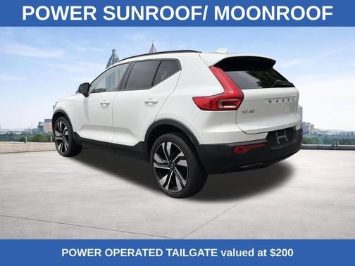 Crystal White 2024 Volvo XC40 B5 Plus Dark Theme