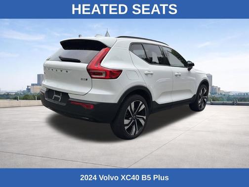Crystal White 2024 Volvo XC40 B5 Plus Dark Theme