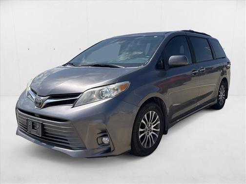2020 Toyota Sienna XLE