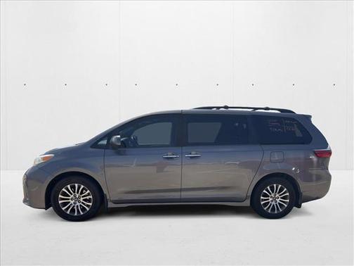2020 Toyota Sienna XLE