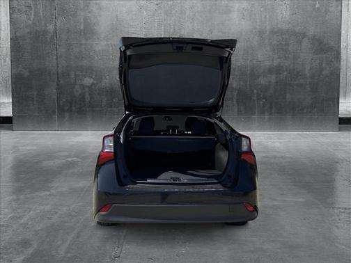 2022 Toyota Prius LE