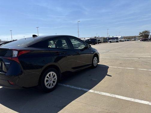 2022 Toyota Prius LE