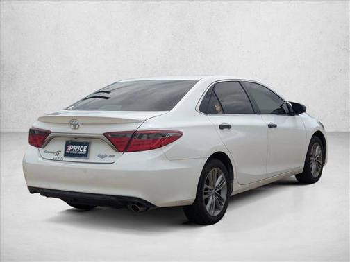 Super White 2016 Toyota Camry SE