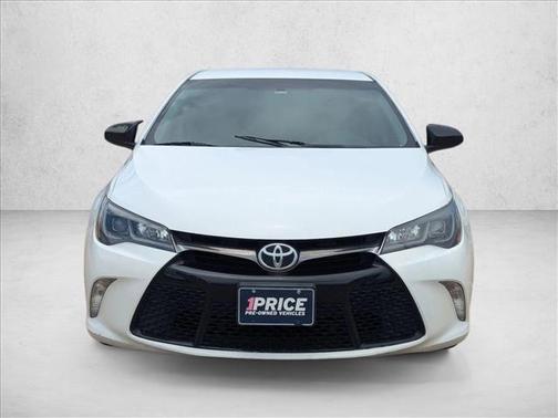 Super White 2016 Toyota Camry SE