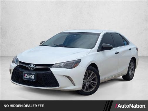 Super White 2016 Toyota Camry SE