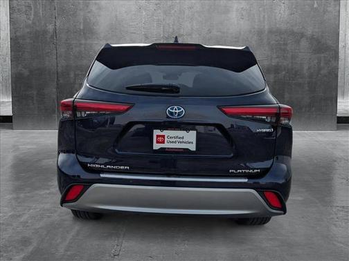 2021 Toyota Highlander Hybrid Platinum