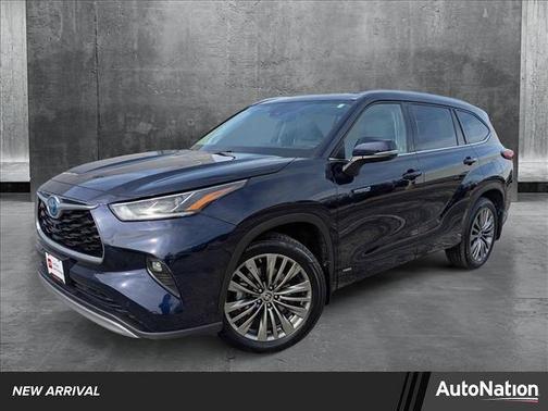 2021 Toyota Highlander Hybrid Platinum