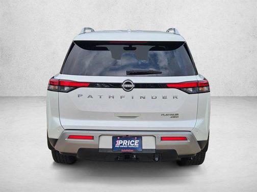 Everest White Pearl Tricoat 2025 Nissan Pathfinder Platinum 4WD