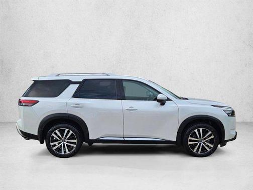 Everest White Pearl Tricoat 2025 Nissan Pathfinder Platinum 4WD