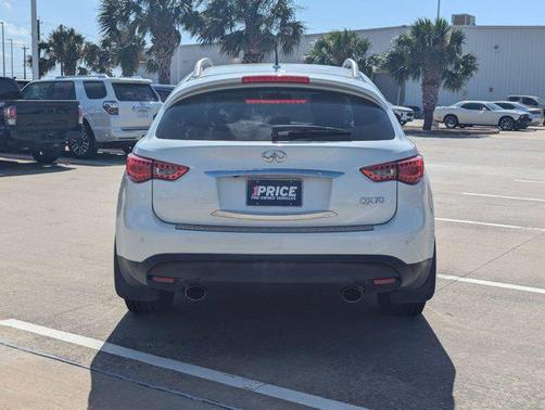 Majestic White 2017 INFINITI QX70 Base