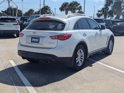 Majestic White 2017 INFINITI QX70 Base