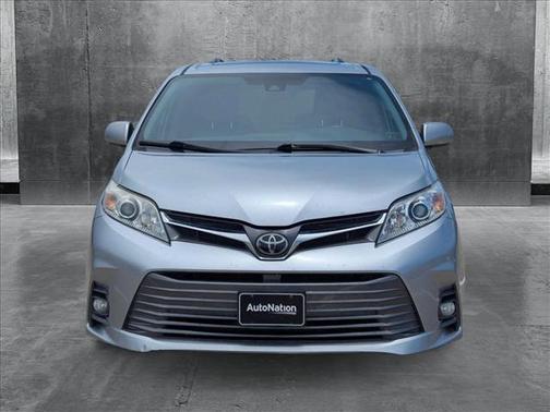 2020 Toyota Sienna XLE