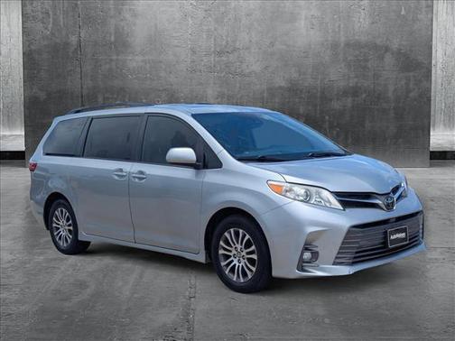 2020 Toyota Sienna XLE