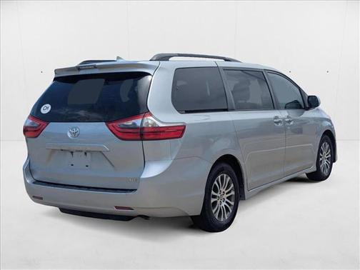 2020 Toyota Sienna XLE