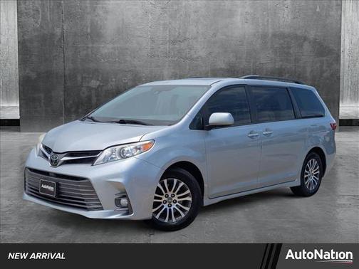2020 Toyota Sienna XLE