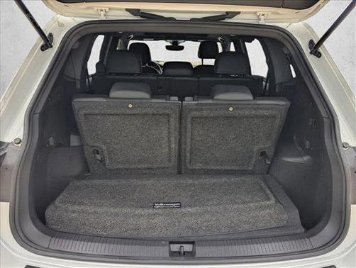 Oryx White Pearl 2022 Volkswagen Tiguan 2.0T SE R-Line Black