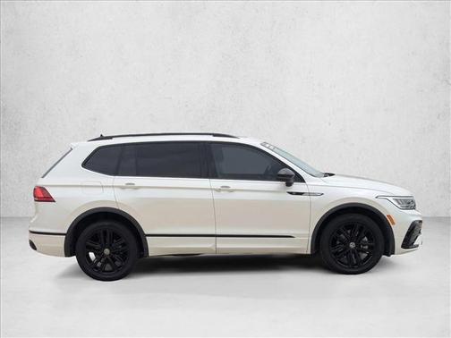Oryx White Pearl 2022 Volkswagen Tiguan 2.0T SE R-Line Black