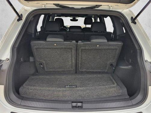 Oryx White Pearl 2022 Volkswagen Tiguan 2.0T SE R-Line Black