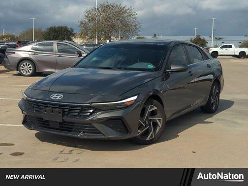 2025 Hyundai ELANTRA SEL