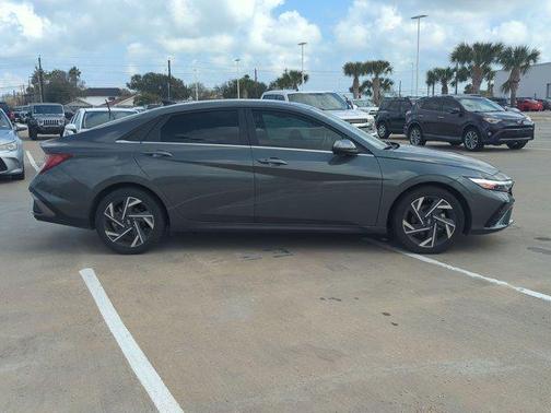 2025 Hyundai ELANTRA SEL