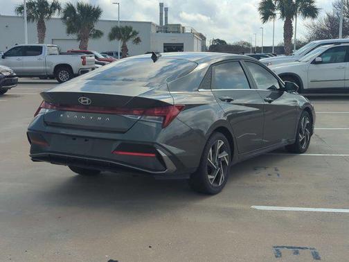 2025 Hyundai ELANTRA SEL