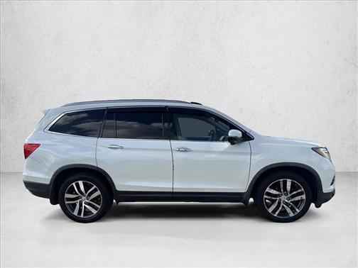 White Diamond Pearl 2017 Honda Pilot Touring