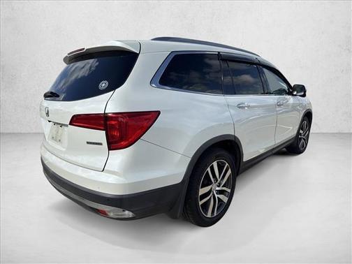 White Diamond Pearl 2017 Honda Pilot Touring
