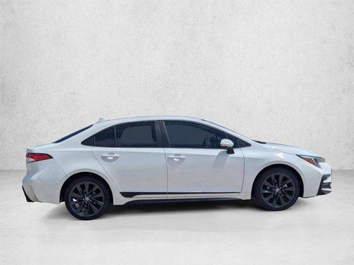 Ice Cap 2023 Toyota Corolla SE