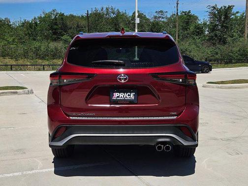 Ruby Flare Pearl 2024 Toyota Highlander XSE