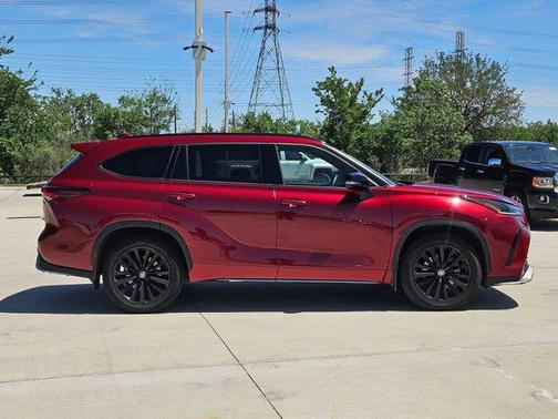 Ruby Flare Pearl 2024 Toyota Highlander XSE