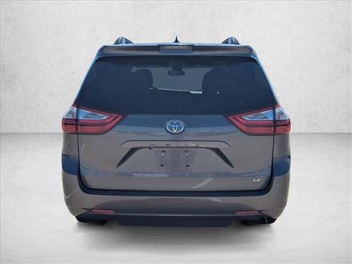 2018 Toyota Sienna LE