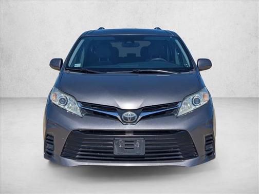 2018 Toyota Sienna LE