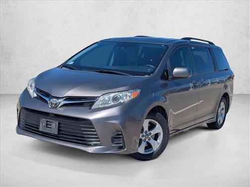 2018 Toyota Sienna LE
