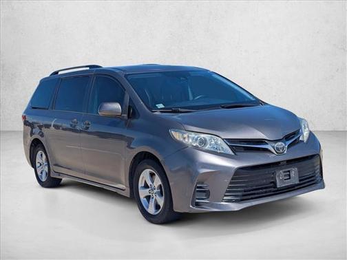 2018 Toyota Sienna LE