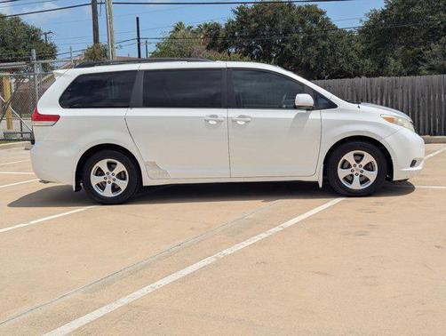2013 Toyota Sienna LE