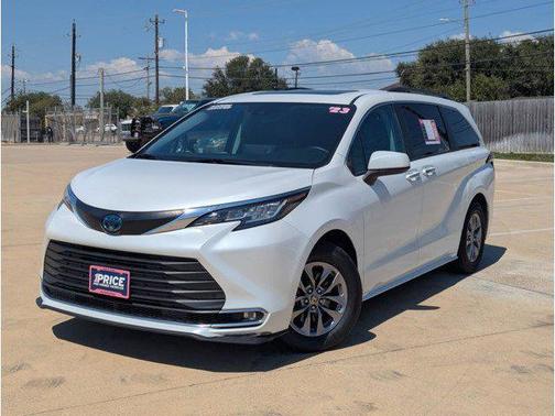 2023 Toyota Sienna XLE 8 Passenger