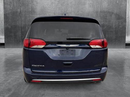 2018 Chrysler Pacifica Touring-L
