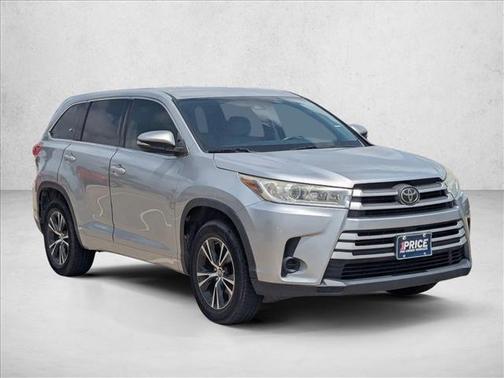 Celestial Silver Metallic 2017 Toyota Highlander LE I4