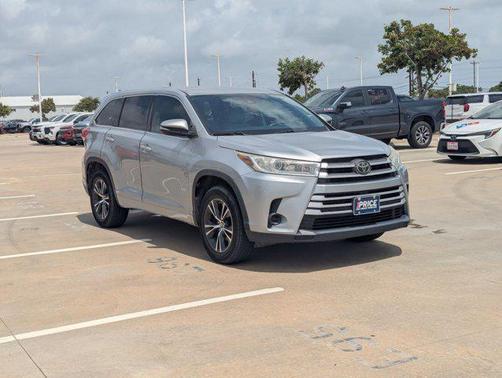 Celestial Silver Metallic 2017 Toyota Highlander LE I4