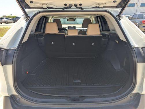 Blizzard Pearl 2022 Toyota RAV4 Limited