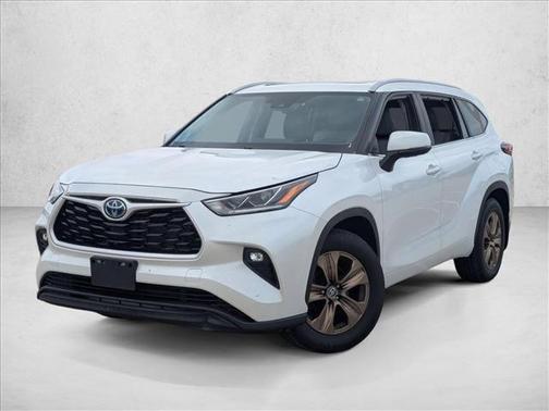 White 2023 Toyota Highlander Hybrid XLE