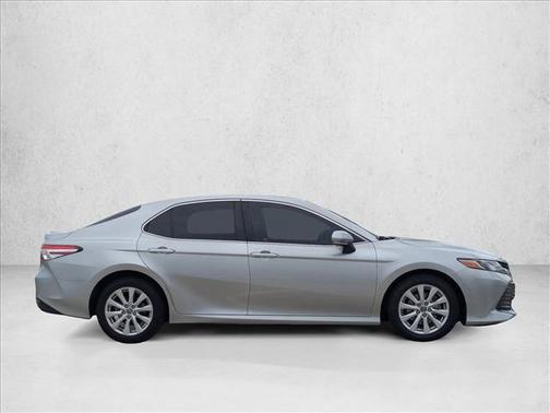 Celestial Silver Metallic 2018 Toyota Camry LE