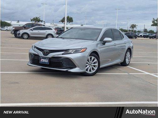 Celestial Silver Metallic 2018 Toyota Camry LE