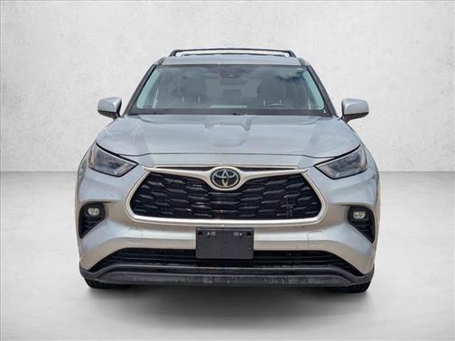 Celestial Silver Metallic 2022 Toyota Highlander LE
