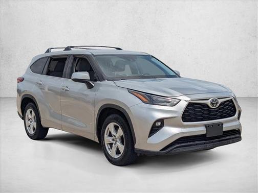 Celestial Silver Metallic 2022 Toyota Highlander LE