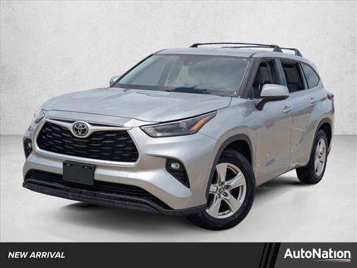 Celestial Silver Metallic 2022 Toyota Highlander LE