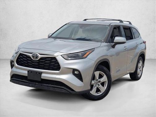 Celestial Silver Metallic 2022 Toyota Highlander LE