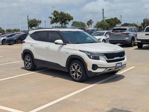 Snow White Pearl 2022 Kia Seltos EX